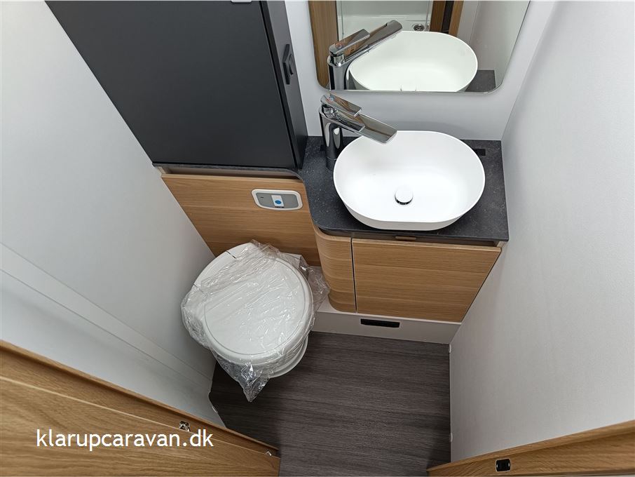 Adria Matrix Axess M670 SL
